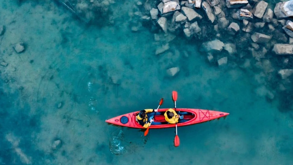 Wisatawan menikmati keindahan laut di Pulau Langkawi, Malaysia. [Instagram]